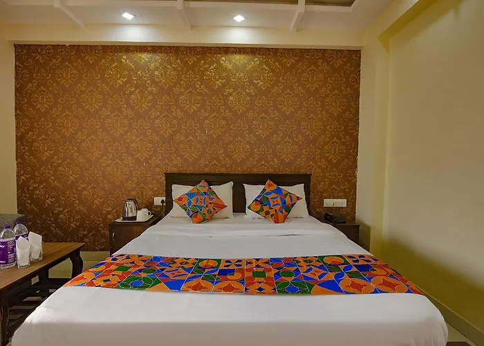 Fabhotel Emerald Inn